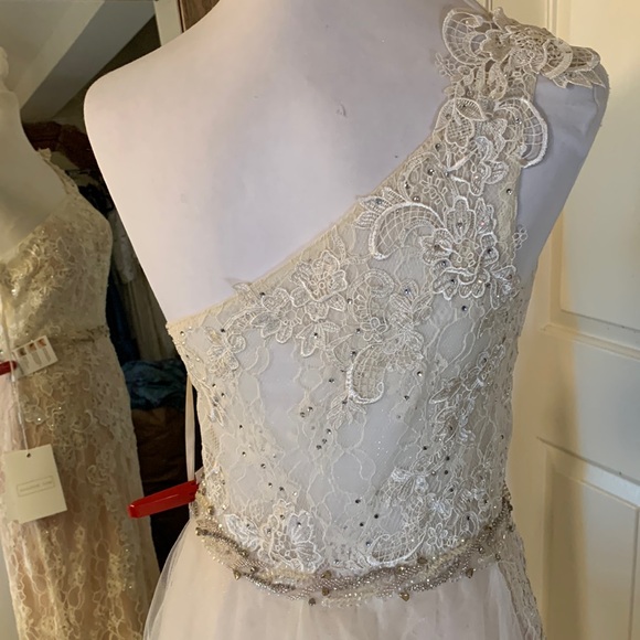 MAC DUGGAL
Lace One Shoulder Train Gown - Picture 15 of 17